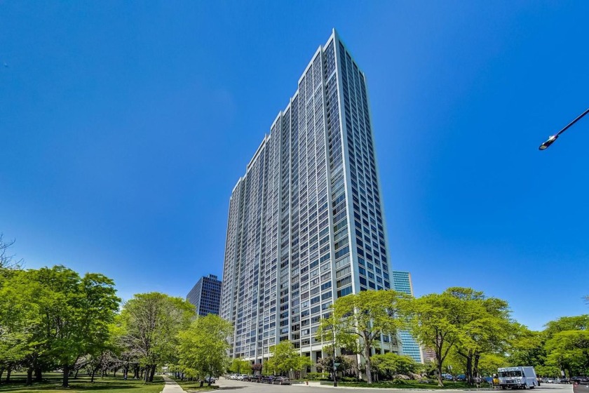 Stunning southern views of the city and Lincoln Park from this - Beach Home for sale in Chicago, Illinois on Beachhouse.com