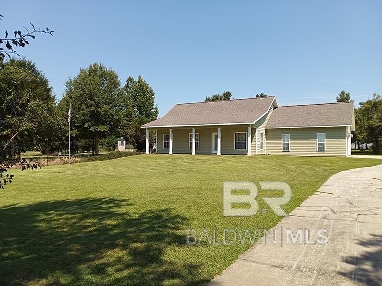 ENJOY BEING AWAY FROM THE HUSTLE AND BUSTLE! Are you looking for - Beach Home for sale in Robertsdale, Alabama on Beachhouse.com