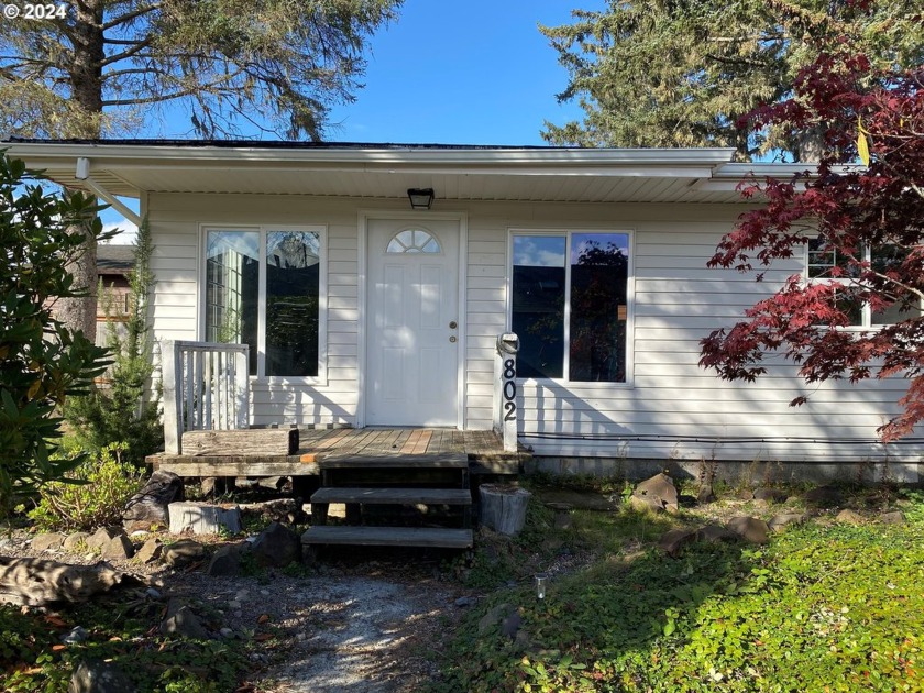 Here's your chance to own a great little property on the very - Beach Home for sale in Seaside, Oregon on Beachhouse.com