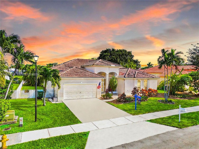 Beautiful 5BR/4BA (2 full, 2 half) home in the gated golf course - Beach Home for sale in Homestead, Florida on Beachhouse.com