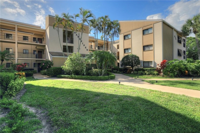 Lovely 2-bed, 2-bath top-floor condo with a carport offers a - Beach Home for sale in Sebastian, Florida on Beachhouse.com