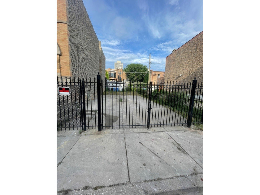 Vacant lot in Bronzeville with a lot of potential. New - Beach Lot for sale in Chicago, Illinois on Beachhouse.com