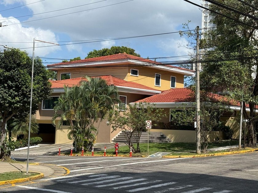 Commercial Building with 8,557 ft2 in Prime Location

This 795 - Beach Commercial for sale in Panama City,  on Beachhouse.com