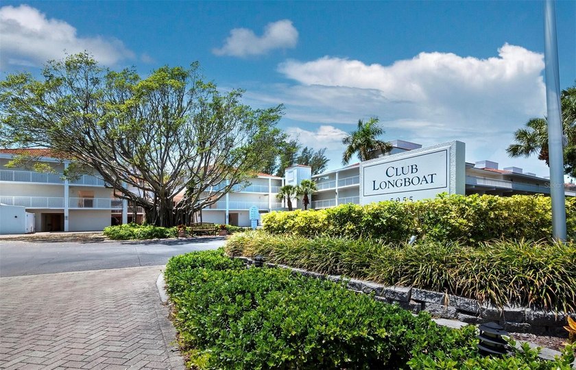 Set within the highly regarded Club Longboat Beach & Tennis on - Beach Condo for sale in Longboat Key, Florida on Beachhouse.com