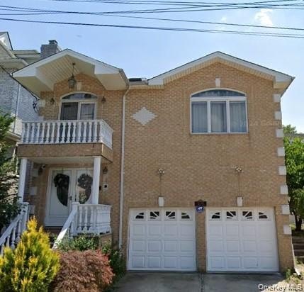 Welcome to this beautiful all brick colonial in Whitestone. The - Beach Home for sale in Whitestone, New York on Beachhouse.com