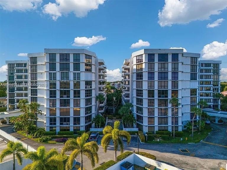 BEAUTIFUL 2 BEDROOM 2 BATH PENTHOUSE CONDO AT TOWERS OF KENDALE - Beach Condo for sale in Miami, Florida on Beachhouse.com