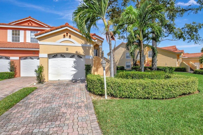 Warm and inviting home with vaulted ceilings, with golf and - Beach Condo for sale in Boca Raton, Florida on Beachhouse.com