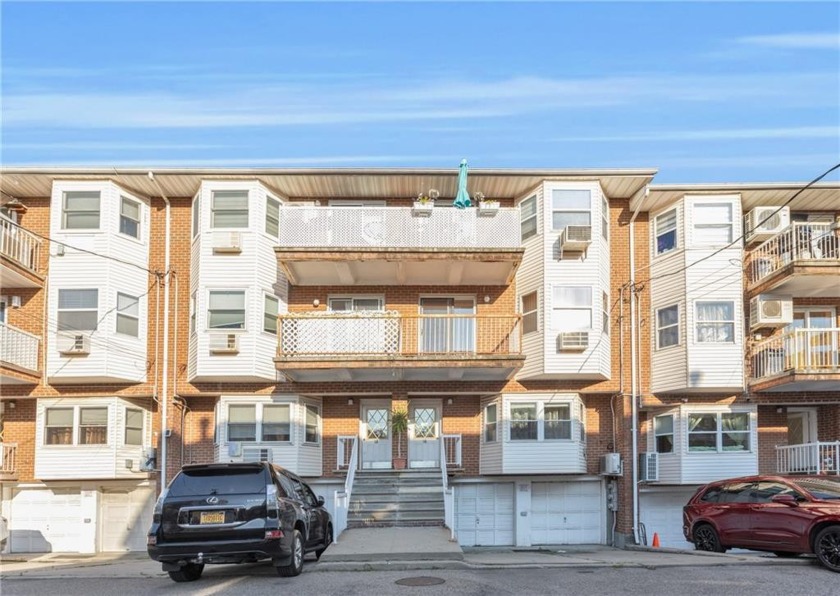 We are pleased to introduce this bright and spacious 2 bed 2 - Beach Condo for sale in Brooklyn, New York on Beachhouse.com