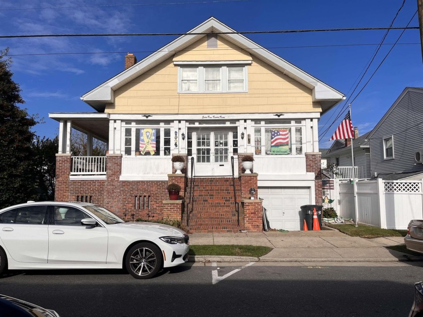 Welcome to your seaside dreams! This spacious fixer upper is - Beach Home for sale in Ventnor, New Jersey on Beachhouse.com