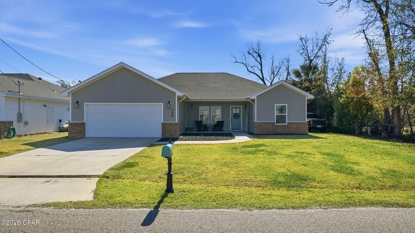 Welcome to 705 W 8th Street in the heart of Lynn Haven a - Beach Home for sale in Lynn Haven, Florida on Beachhouse.com