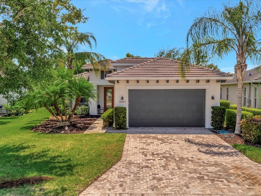 Tour this stunning 3-bedroom plus den, 2-bath, 2-car garage home - Beach Home for sale in Bradenton, Florida on Beachhouse.com