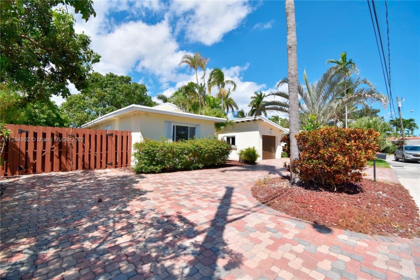 SELLER FINANCE/PRIME LOCATION! Boaters Home 60ft @ Poinsettia - Beach Home for sale in Fort  Lauderdale, Florida on Beachhouse.com