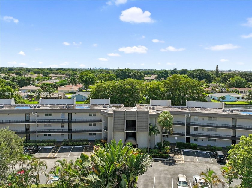 Welcome to Lime Bay. This 1 Bedroom, 1.5 Bathroom condo offers - Beach Condo for sale in Tamarac, Florida on Beachhouse.com