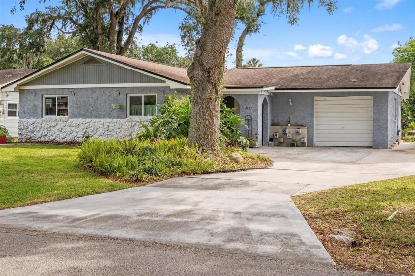 Welcome to your Florida oasis! This beautifully updated 3 - Beach Home for sale in Edgewater, Florida on Beachhouse.com