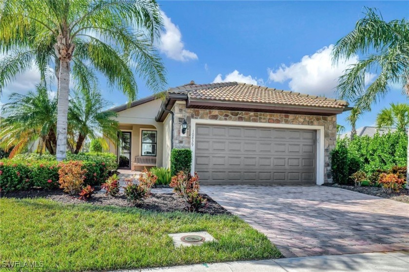 From the moment you enter through the glass front door, the - Beach Home for sale in Fort Myers, Florida on Beachhouse.com