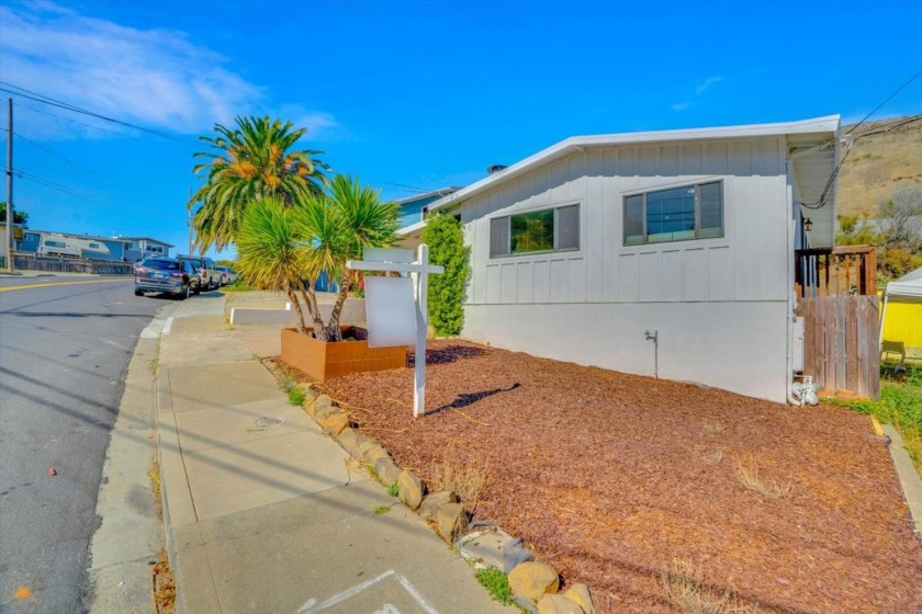 It doesn't get better than this! Fantastic views, a prime - Beach Home for sale in South San Francisco, California on Beachhouse.com