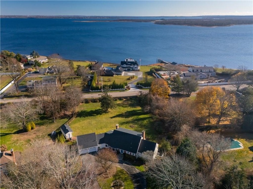 Stunning, turn-key home in desirable Warwick Neck! Spectacular - Beach Home for sale in Warwick, Rhode Island on Beachhouse.com