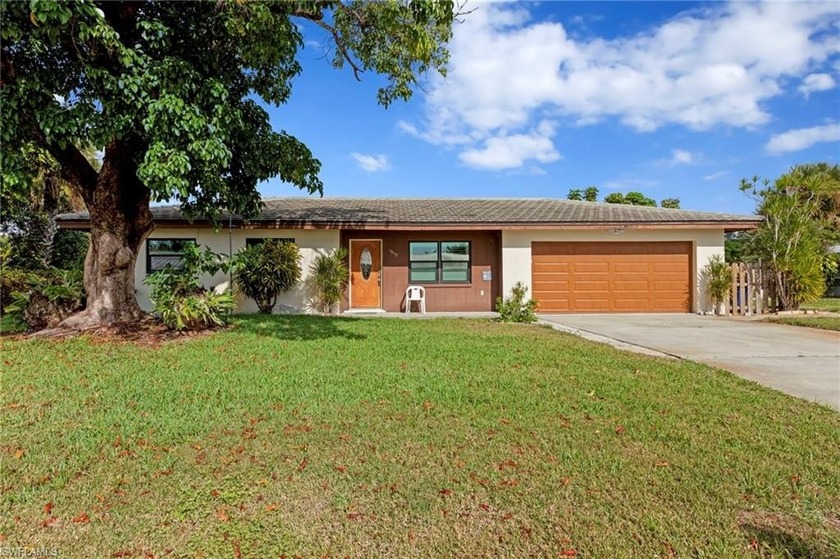 Waterfront Living in the Heart of Southwest Fort Myers - Welcome - Beach Home for sale in Fort Myers, Florida on Beachhouse.com