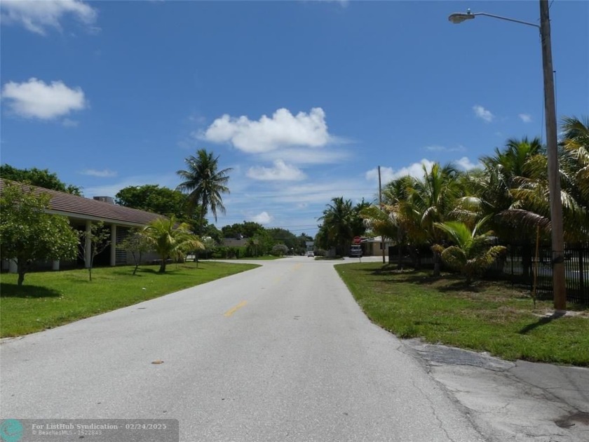 This professional office building is well located and has - Beach Commercial for sale in Pompano Beach, Florida on Beachhouse.com