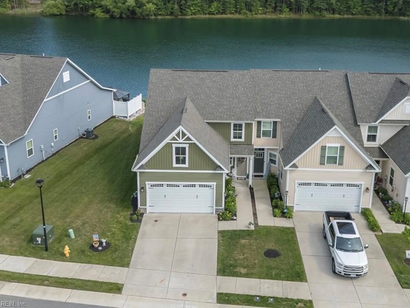 Come see this beautifully maintained 3-bedroom, 2.5-bathroom - Beach Townhome/Townhouse for sale in Smithfield, Virginia on Beachhouse.com