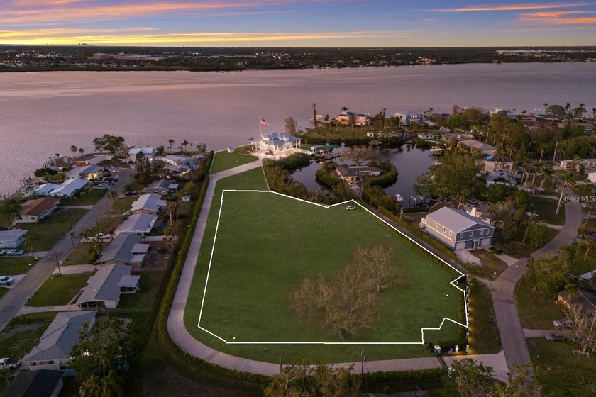 INCREDIBLE OPPORTUNITY TO PURCHASE A 1.75 ACRE WATERFRONT LOT - Beach Lot for sale in Bradenton, Florida on Beachhouse.com