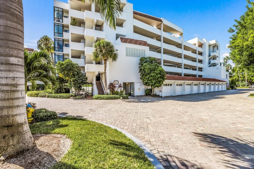 Huge Price Adjustmente look at this beautiful condo with - Beach Condo for sale in Longboat Key, Florida on Beachhouse.com