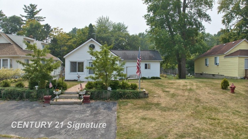 This 2-bedroom, 1-bath home offers a practical and affordable - Beach Home for sale in Bay City, Michigan on Beachhouse.com