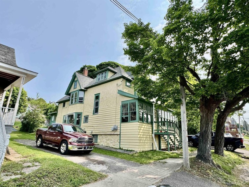 This well-maintained duplex offers a fantastic location near the - Beach Townhome/Townhouse for sale in Hancock, Michigan on Beachhouse.com