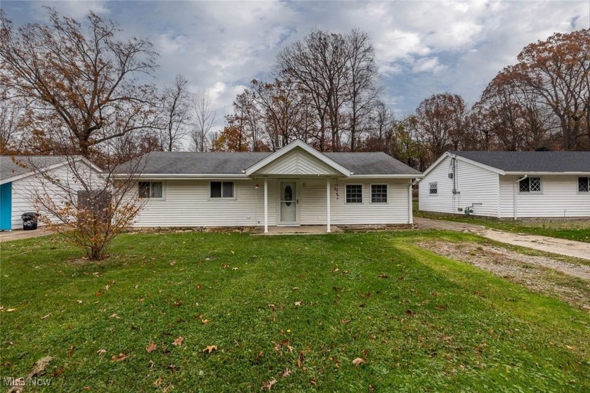 This beautifully updated ranch home offers over 1,700 sq ft - Beach Home for sale in Vermilion, Ohio on Beachhouse.com