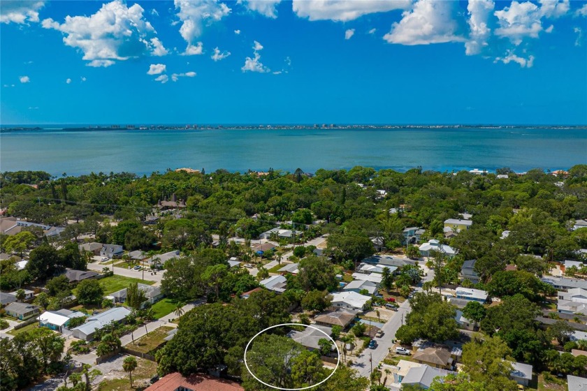 Welcome to this charming West of the Trail Sarasota property! - Beach Home for sale in Sarasota, Florida on Beachhouse.com