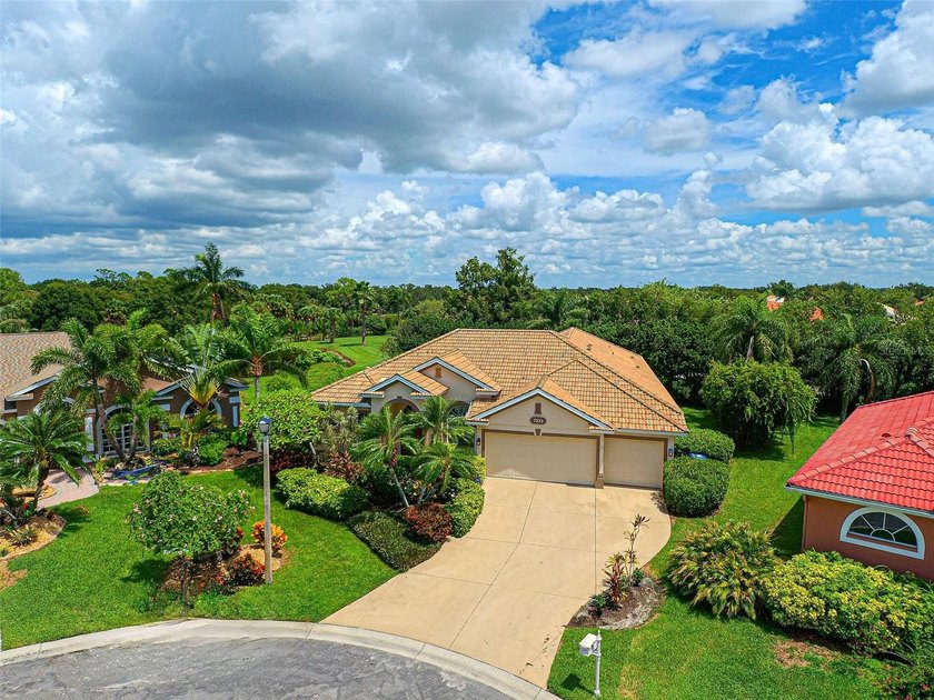 Enjoy private lake and preserve views from this cul-de-sac home - Beach Home for sale in Sarasota, Florida on Beachhouse.com
