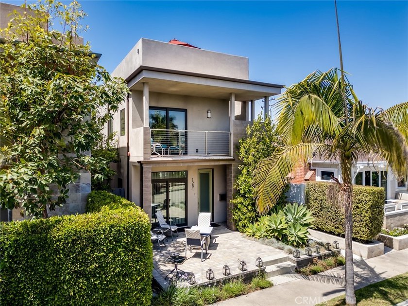 Smell the salt air, hear the breaking waves, feel the sand - Beach Home for sale in Seal Beach, California on Beachhouse.com