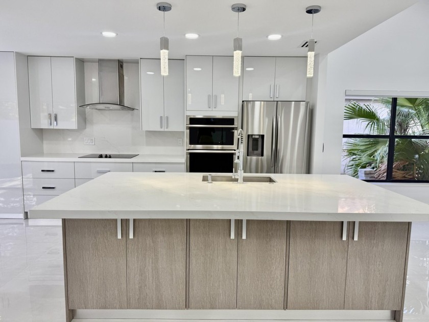 Stunning light and bright modern renovated home with gorgeous - Beach Home for sale in Boca Raton, Florida on Beachhouse.com