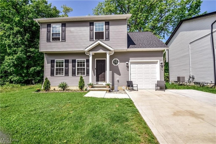 Experience comfortable, flexible living in this charming 3-bed - Beach Home for sale in Mentor, Ohio on Beachhouse.com