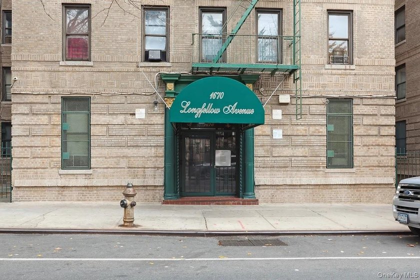 Welcome to this beautifully renovated 2-bedroom HDFC co-op - Beach Home for sale in Bronx, New York on Beachhouse.com