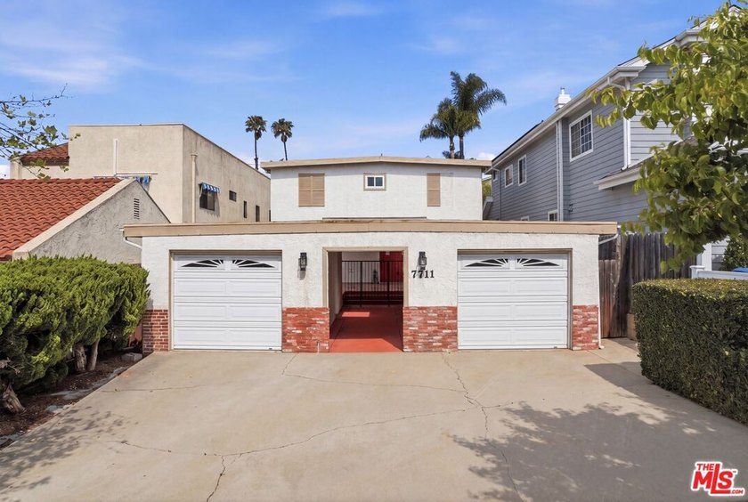 Welcome to this 3-bedroom plus office/den, 3-bathroom home - Beach Home for sale in Playa Del Rey, California on Beachhouse.com