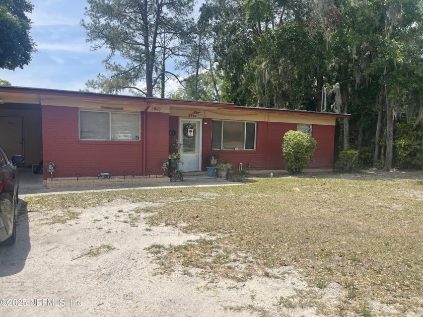 Investor Special - 5 Bedroom, 1.5 Bath Waterfront Property Don't - Beach Home for sale in Jacksonville, Florida on Beachhouse.com