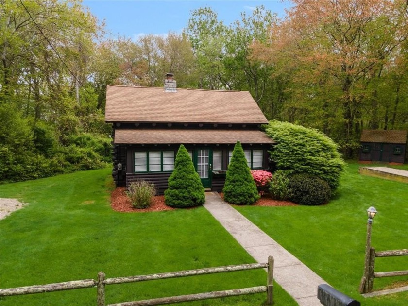 Well maintained 2 bedroom log home in desirable Bonnet Shores - Beach Home for sale in Narragansett, Rhode Island on Beachhouse.com
