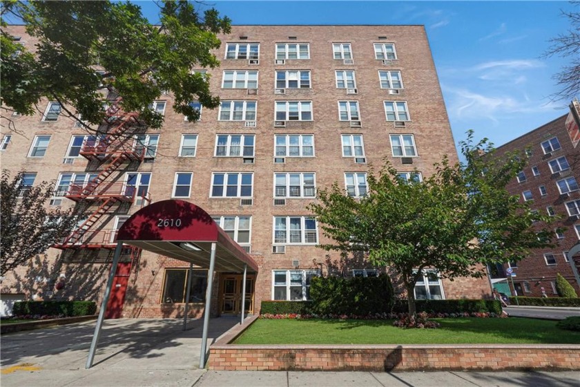 Welcome to this charming 2-bedroom (J-4) apartment is in - Beach Other for sale in Brooklyn, New York on Beachhouse.com