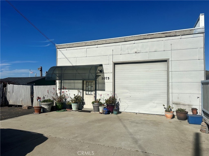 Great commercial zoned property in Morro Bay, office, restroom - Beach Commercial for sale in Morro Bay, California on Beachhouse.com