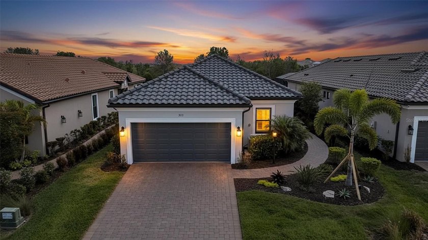 Under contract-accepting backup offers. EXQUISITE LUXURY LIVING - Beach Home for sale in Lakewood Ranch, Florida on Beachhouse.com