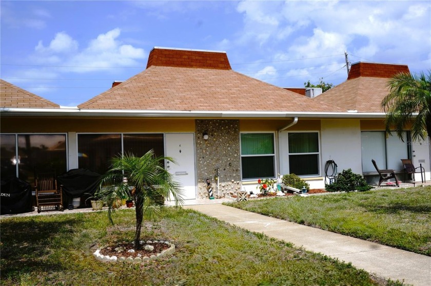 BATH & HALF! This two-bedroom, bath and a half condominium - Beach Condo for sale in Holiday, Florida on Beachhouse.com