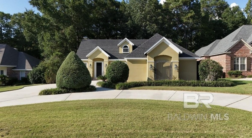 Welcome to 8899 North Ct, a beautifully maintained home in the - Beach Home for sale in Daphne, Alabama on Beachhouse.com