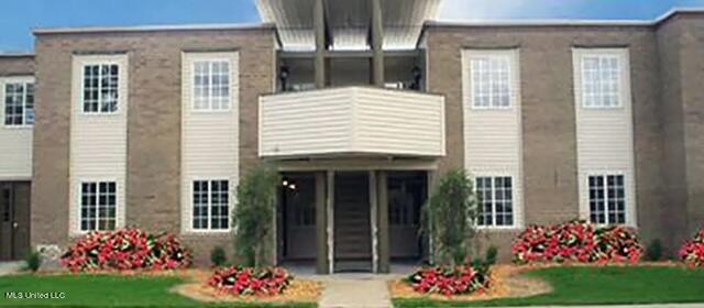 Fixer upper.. Located in a quiet neighborhood close to the beach - Beach Condo for sale in Biloxi, Mississippi on Beachhouse.com