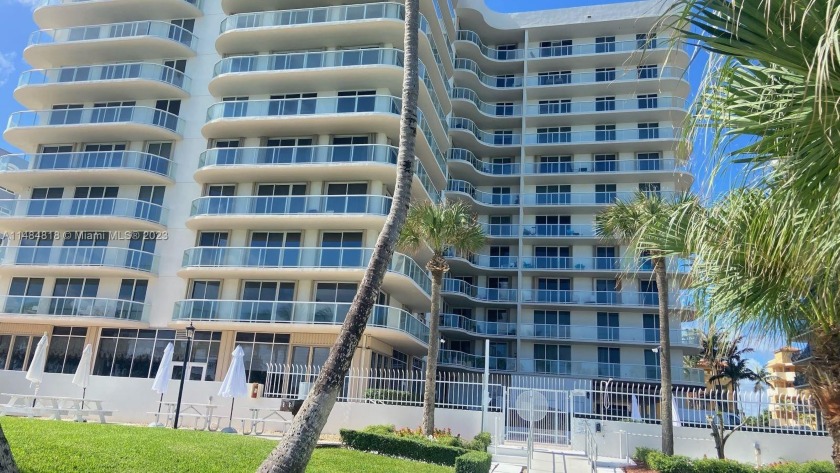 MUST SEE! Spacious and comfortable residence with 1 bedroom plus - Beach Condo for sale in Surfside, Florida on Beachhouse.com