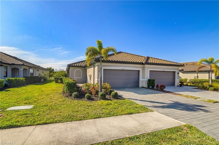 Welcome to carefree living in Ft Myers, FL. This property has - Beach Home for sale in Fort Myers, Florida on Beachhouse.com