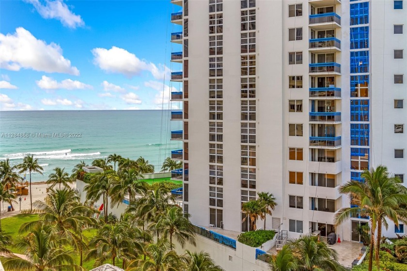 Beautiful ocean front bright and ample studio. Very nice - Beach Condo for sale in Sunny  Isles  Beach, Florida on Beachhouse.com