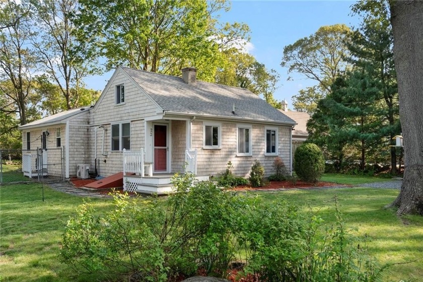 Welcome to 23 Abalone Road-- a wonderful Plum Point cottage on a - Beach Home for sale in North Kingstown, Rhode Island on Beachhouse.com