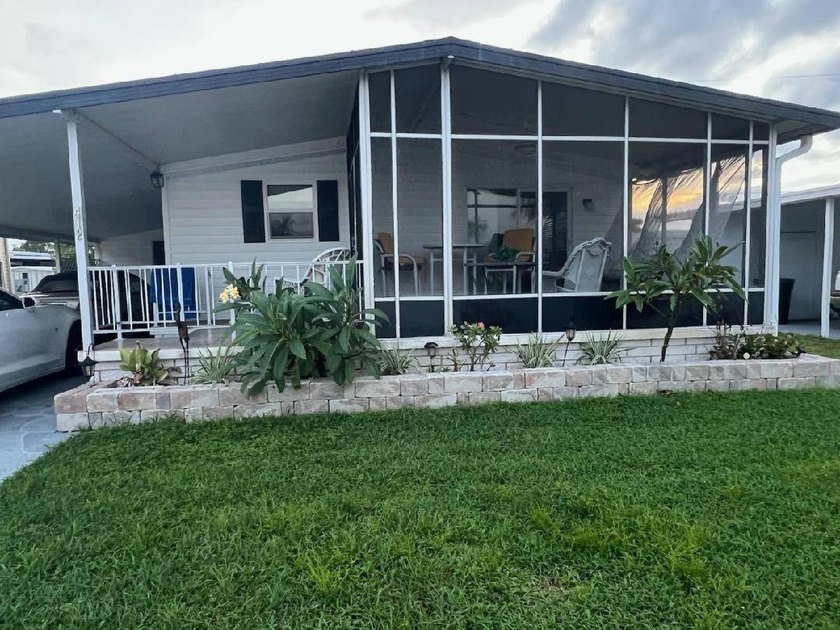This well maintained 2/2 is ready for move in. No hurricane - Beach Home for sale in St. Petersburg, Florida on Beachhouse.com