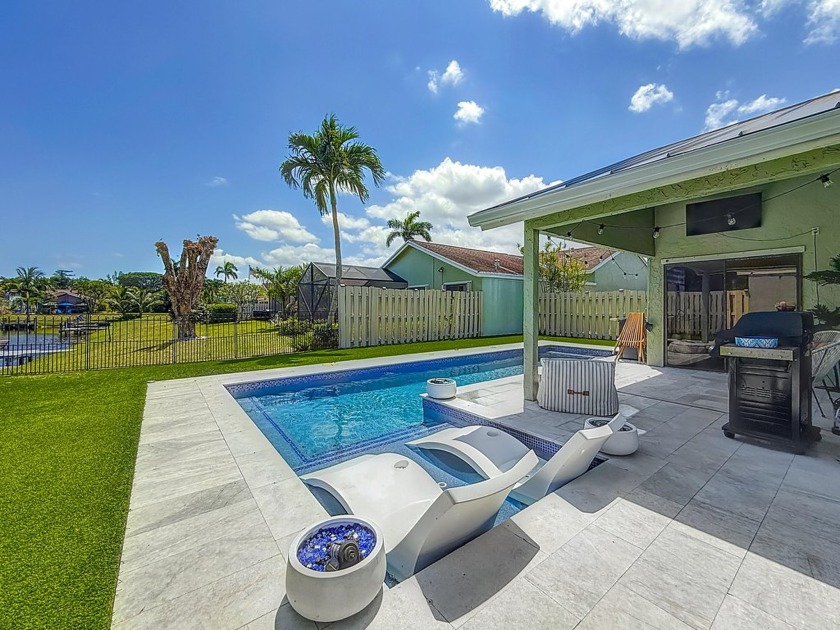 LAKEFRONT home in a LOW HOA, GATED COMMUNITY with a NEW PRIVATE - Beach Home for sale in Delray Beach, Florida on Beachhouse.com